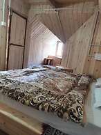 Shiva Valley Riverside Homestay By GRB