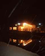 Shiva Valley Riverside Homestay By GRB