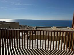 Sunny Coastal Getaway Green Coast