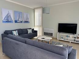 Sunny Coastal Getaway Green Coast