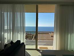 Sunny Coastal Getaway Green Coast