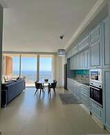 Sunny Coastal Getaway Green Coast