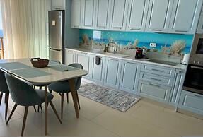 Sunny Coastal Getaway Green Coast