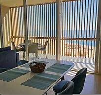 Sunny Coastal Getaway Green Coast
