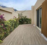 Sunny Coastal Getaway Green Coast