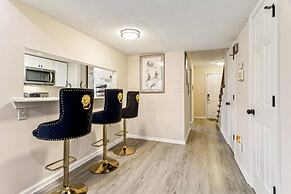 Golden Bloom - 3 2 Condo