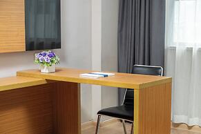 Stay at Guilin Downtown