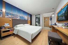 Stay at Guilin Downtown