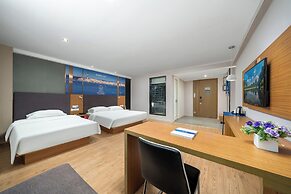 Stay at Guilin Downtown