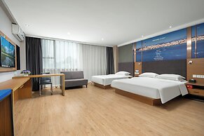 Stay at Guilin Downtown