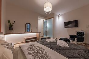 Koukaki Luxury Suites