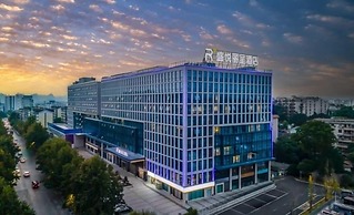 Stay at Guilin Scenic Spot