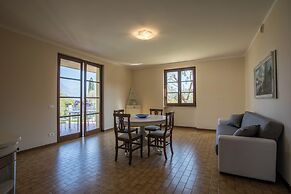 Spacious Villa Over two Floors, Amazing View and Private Garden for 9 