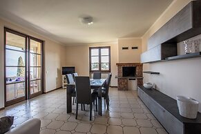 Spacious Villa Over two Floors, Amazing View and Private Garden for 9 