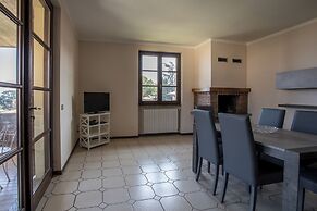 Spacious Villa Over two Floors, Amazing View and Private Garden for 9 