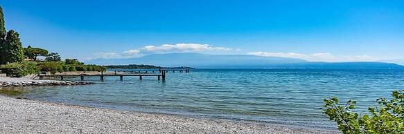 Spacious Villa Over two Floors, Amazing View and Private Garden for 9 