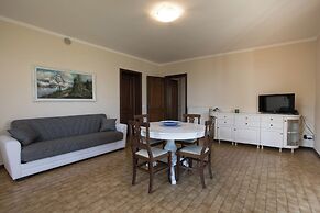 Spacious Villa Over two Floors, Amazing View and Private Garden for 9 