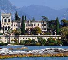 Spacious Villa Over two Floors, Amazing View and Private Garden for 9 