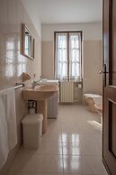 Spacious Villa Over two Floors, Amazing View and Private Garden for 9 