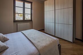 Spacious Villa Over two Floors, Amazing View and Private Garden for 9 