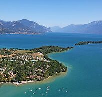 Spacious Villa Over two Floors, Amazing View and Private Garden for 9 