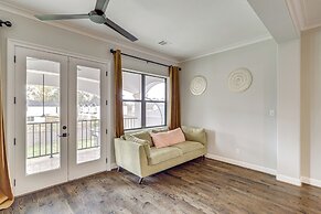 9 Mi to Downtown Houston: Spacious Group Getaway