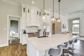 9 Mi to Downtown Houston: Spacious Group Getaway