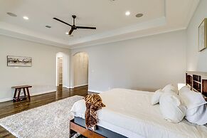 9 Mi to Downtown Houston: Spacious Group Getaway