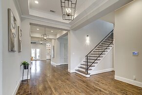 9 Mi to Downtown Houston: Spacious Group Getaway