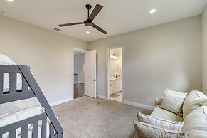 9 Mi to Downtown Houston: Spacious Group Getaway