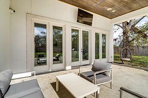9 Mi to Downtown Houston: Spacious Group Getaway