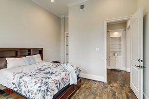 9 Mi to Downtown Houston: Spacious Group Getaway