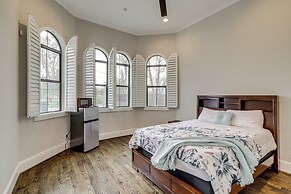 9 Mi to Downtown Houston: Spacious Group Getaway