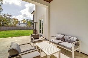 9 Mi to Downtown Houston: Spacious Group Getaway