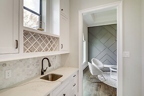 9 Mi to Downtown Houston: Spacious Group Getaway