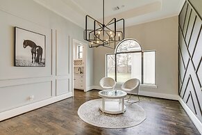 9 Mi to Downtown Houston: Spacious Group Getaway