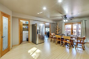 10 Mi to Dtwn Flagstaff: Serene Cabin w/ Decks