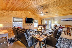 10 Mi to Dtwn Flagstaff: Serene Cabin w/ Decks