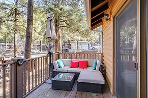 10 Mi to Dtwn Flagstaff: Serene Cabin w/ Decks