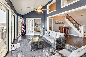 Boat, Swim & Enjoy Lake Views: Osage Beach Retreat