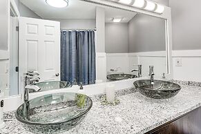 Boat, Swim & Enjoy Lake Views: Osage Beach Retreat