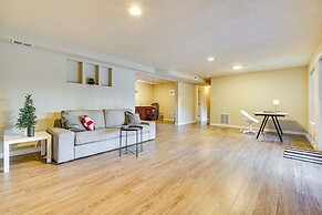 Lakefront Gem: Balcony, Fire Pit & Yard in Everett
