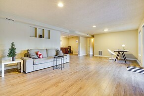 Lakefront Gem: Balcony, Fire Pit & Yard in Everett