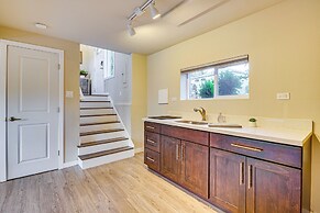 Lakefront Gem: Balcony, Fire Pit & Yard in Everett