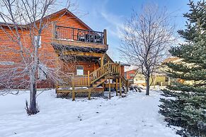 3 Mi to Dtwn: Mtn-view Red Lodge Retreat!