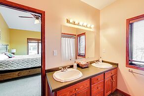 3 Mi to Dtwn: Mtn-view Red Lodge Retreat!