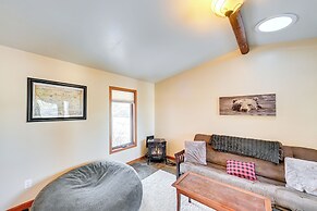 3 Mi to Dtwn: Mtn-view Red Lodge Retreat!