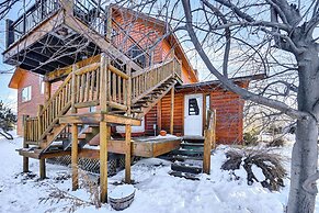 3 Mi to Dtwn: Mtn-view Red Lodge Retreat!