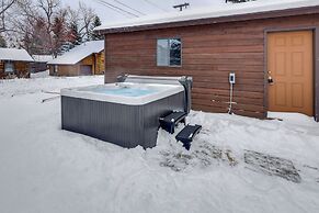 Hot Tub + Fire Pit: Cozy Cabin in Red Lodge!
