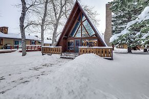 Hot Tub + Fire Pit: Cozy Cabin in Red Lodge!